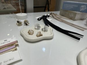 顔タイプに似合うアクセサリー